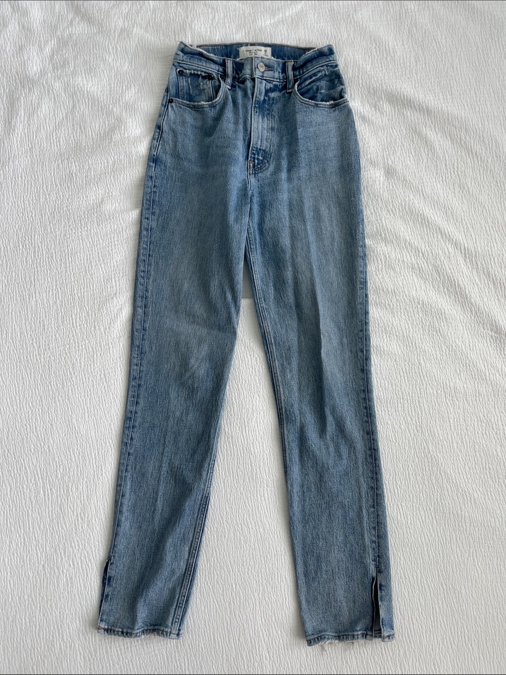 A&F Curve Love 90s Straight Ultra High Rise Light Blue Jeans 26L, 2 long